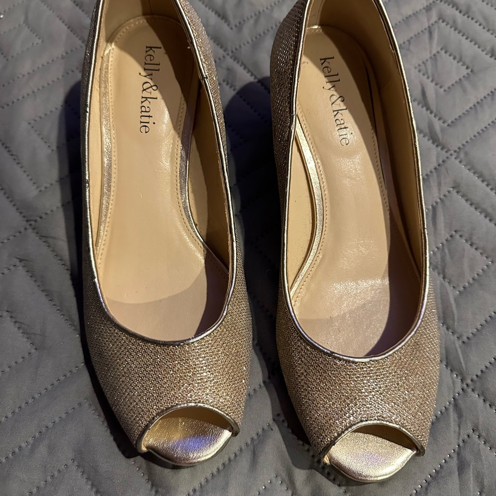 Kelly & Katie Gold Textured Peep-Toe Heels